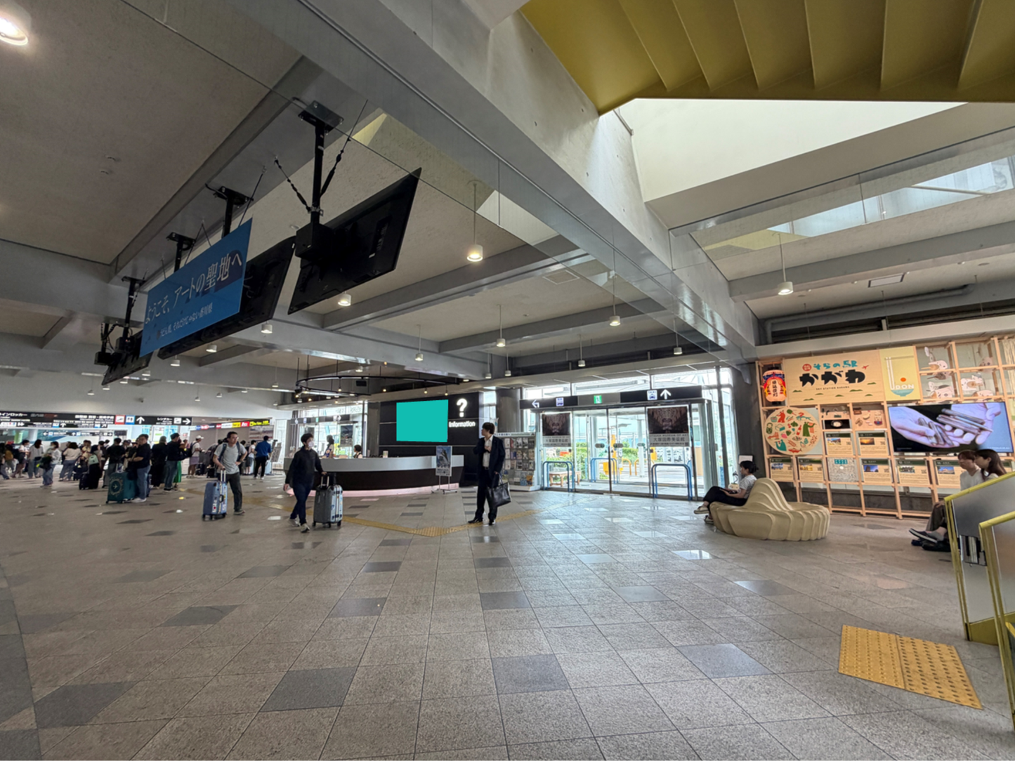 Takamatsu Airport 1F Domestic Arrival Lobby Digital Signage (15 seconds/frame)
