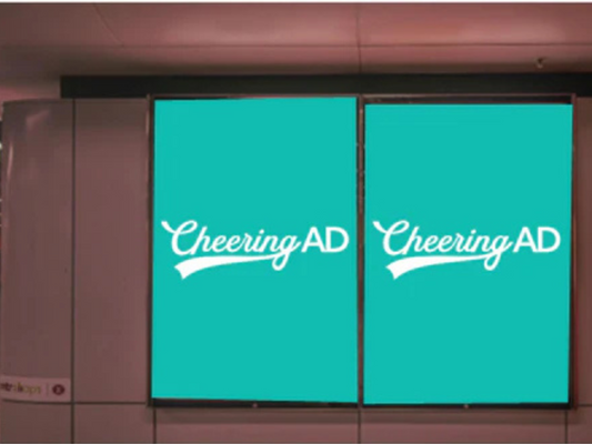 MTR 油麻地駅 縦サイズデジタルサイネージ(香港)