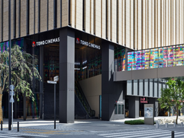 Toho Cinemas Ikebukuro 극장 로비 큰 간판